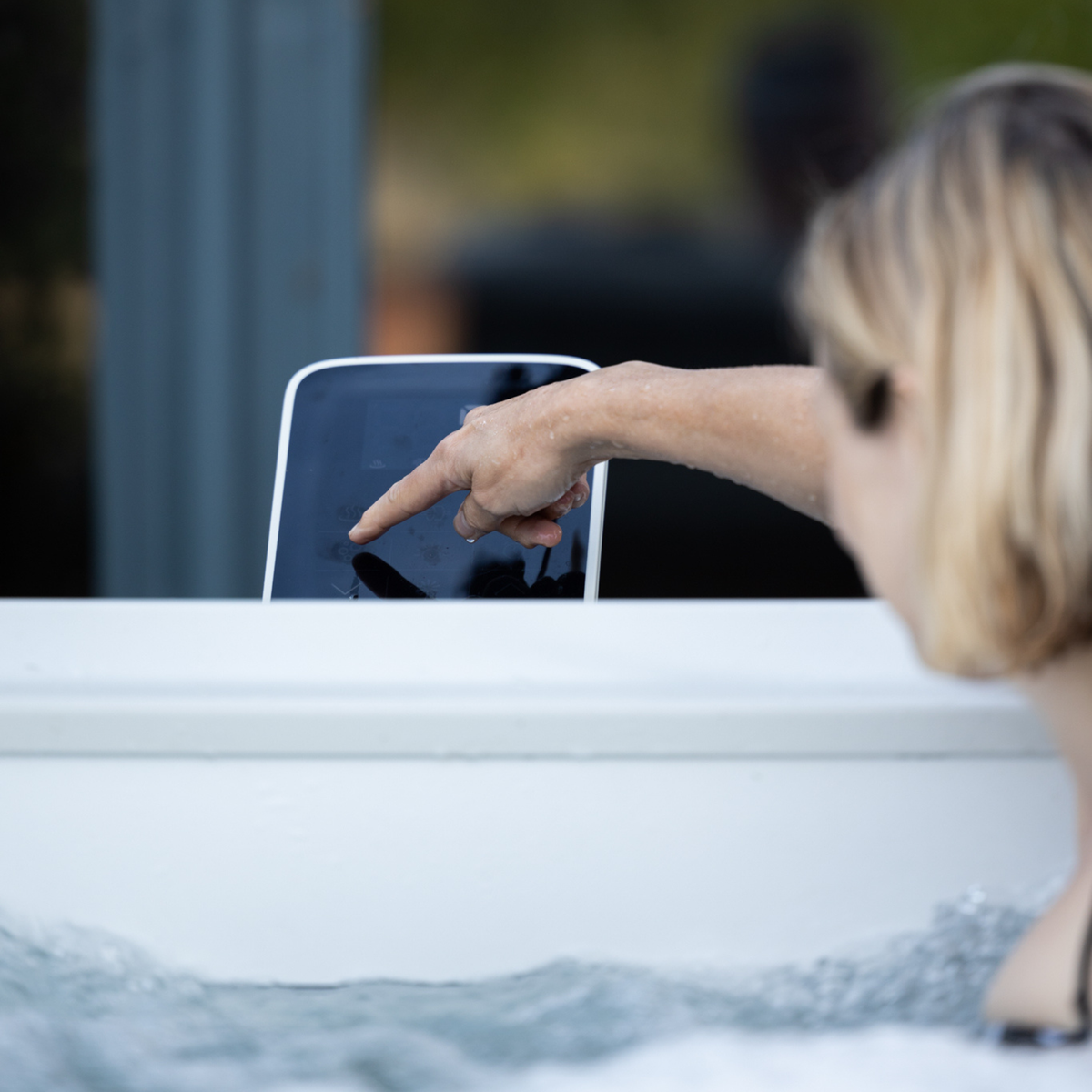 MSpa Oslo 6-Person Rigid Frame Hot Tub with Lights
