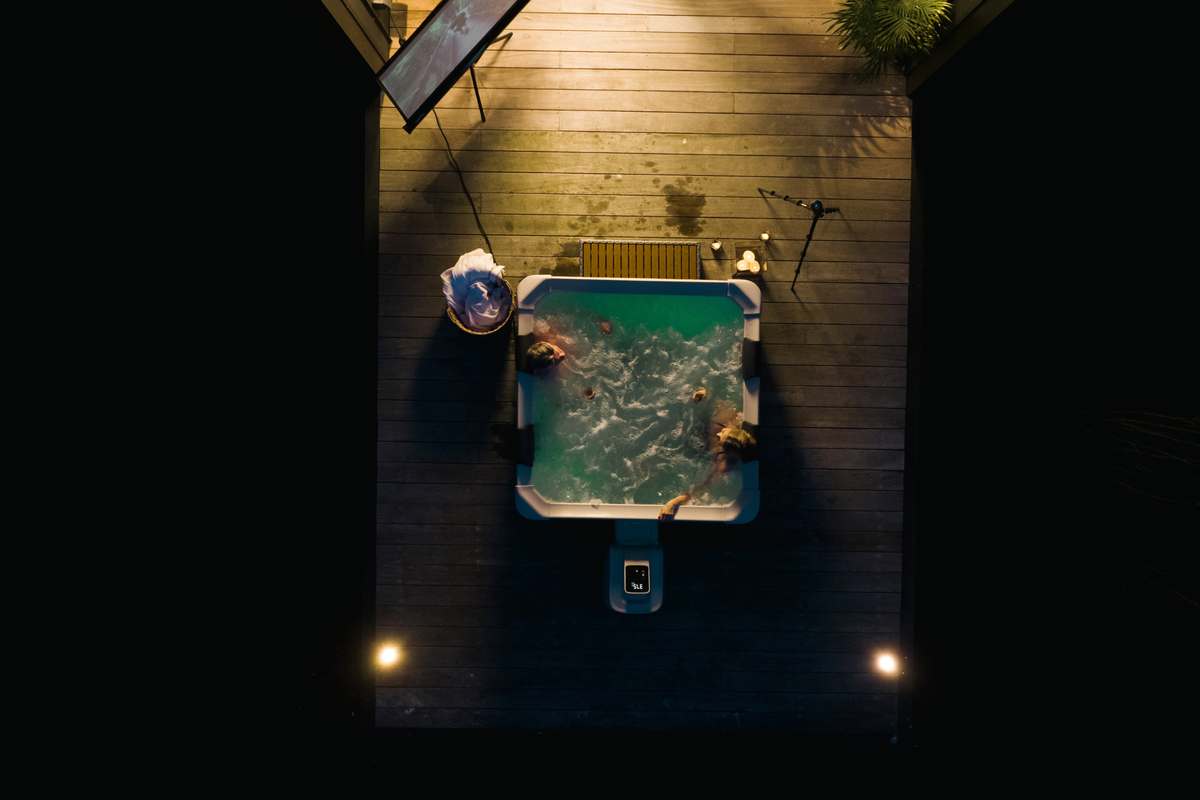 MSpa Oslo 6-Person Rigid Frame Hot Tub with Lights