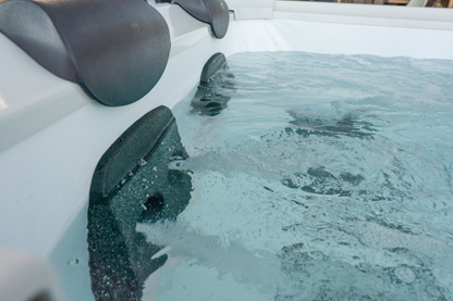MSpa Oslo 6-Person Rigid Frame Hot Tub with Lights