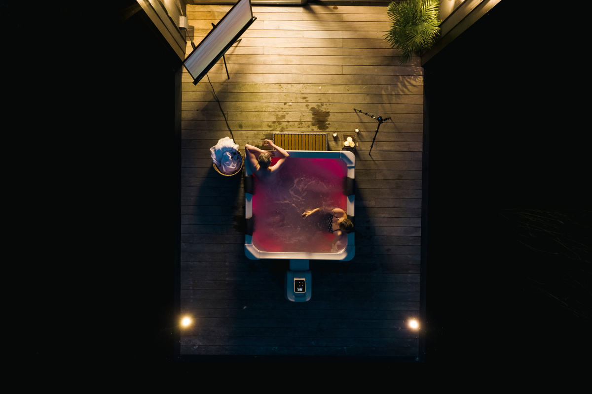 MSpa Oslo 6-Person Rigid Frame Hot Tub with Lights