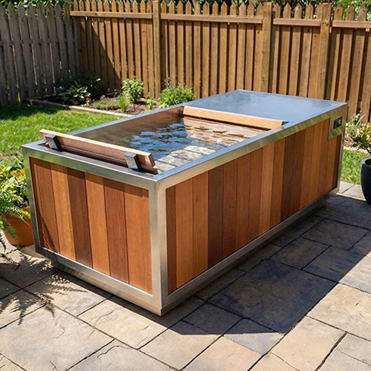 Finnmark SoulCold 1-Person Hot and Cold Plunge with Cover