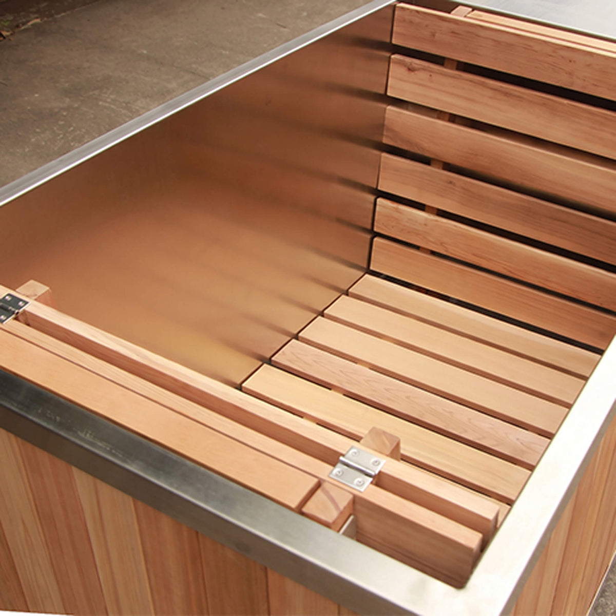 Finnmark SoulCold 1-Person Hot and Cold Plunge with Cover