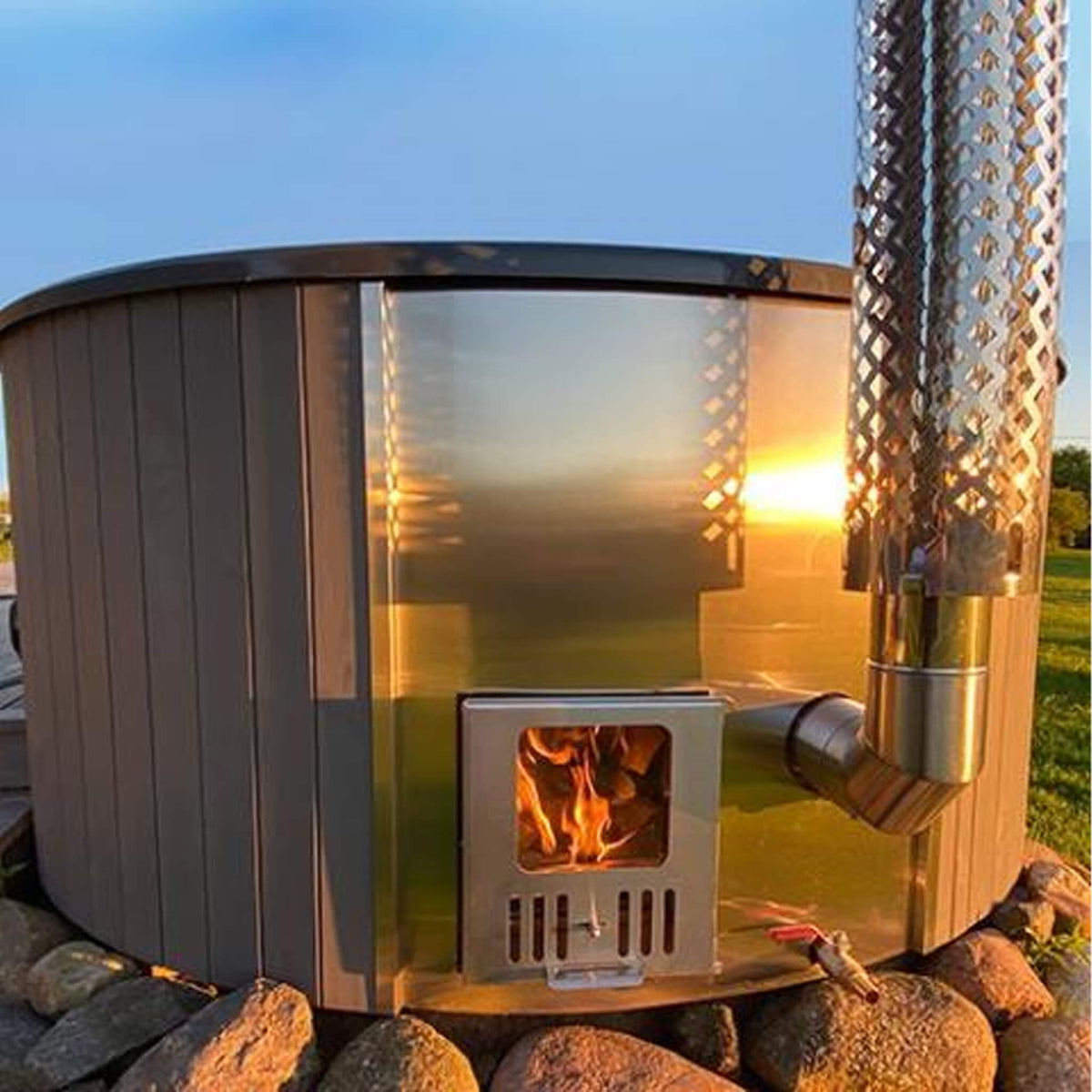 SaunaLife S4N 6-Person Wood-Fired Hot Tub
