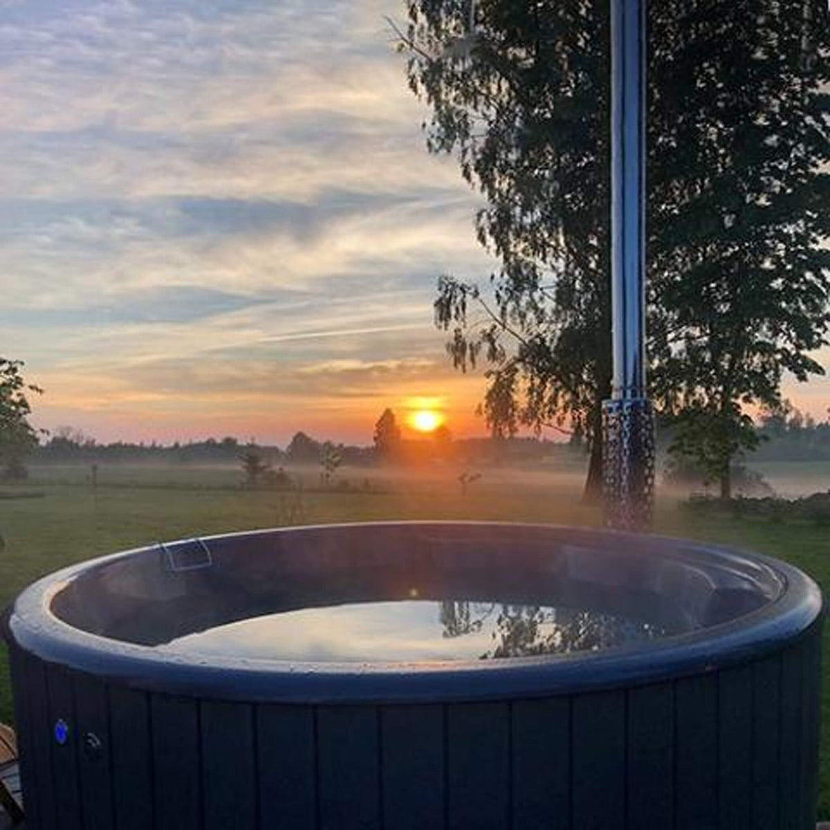 SaunaLife S4N 6-Person Wood-Fired Hot Tub